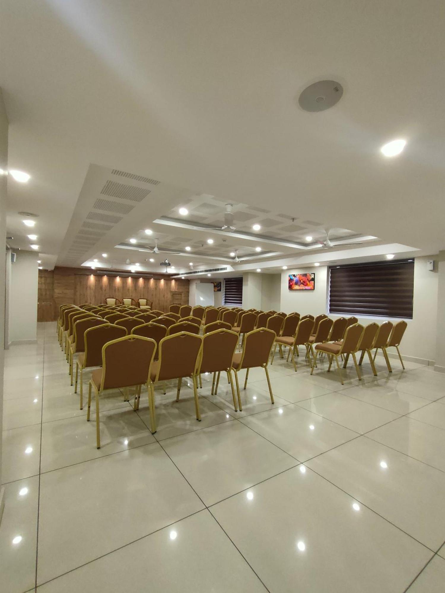 Lumbini Supreme 호텔 Thrissur 외부 사진