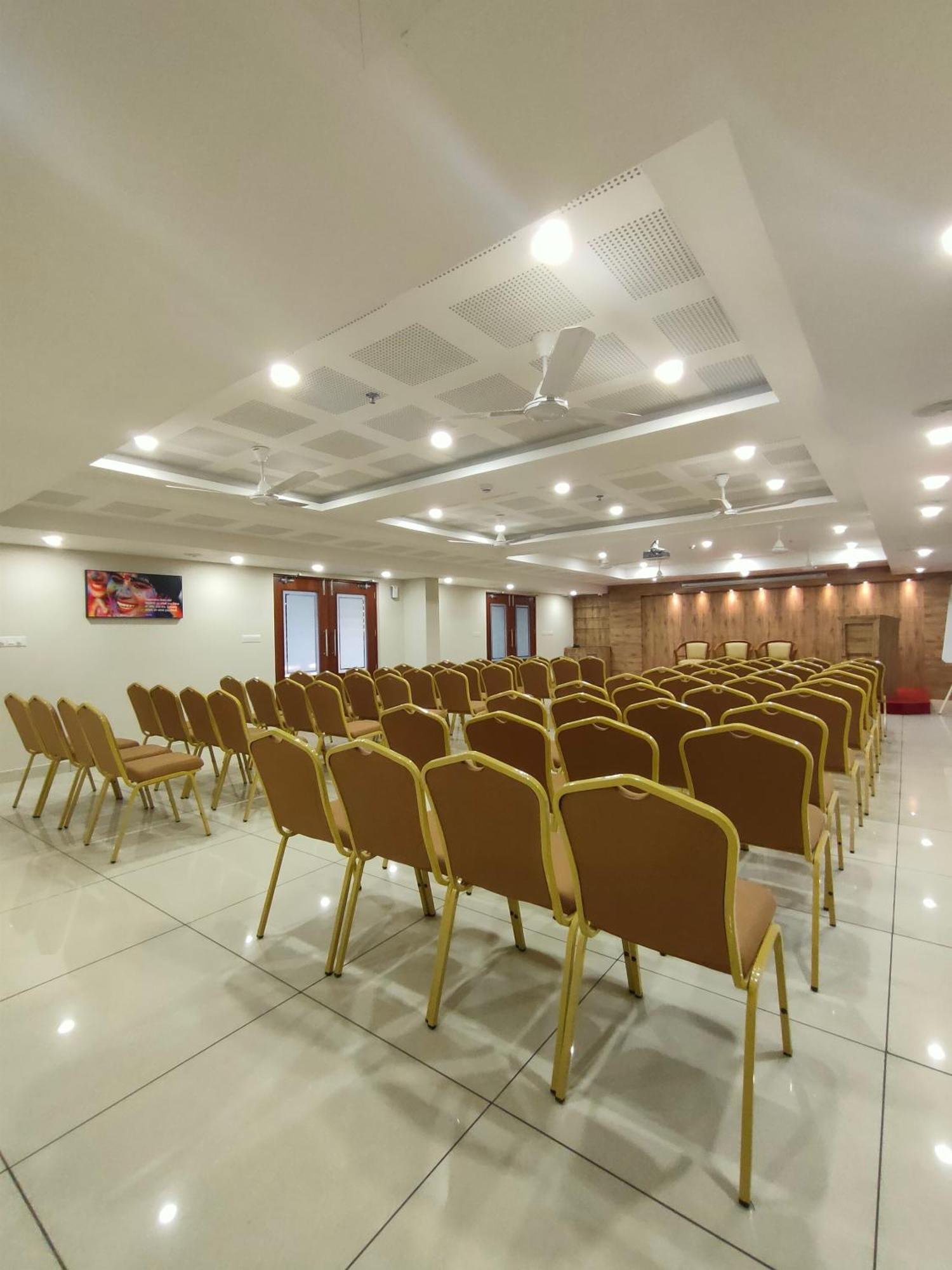 Lumbini Supreme 호텔 Thrissur 외부 사진